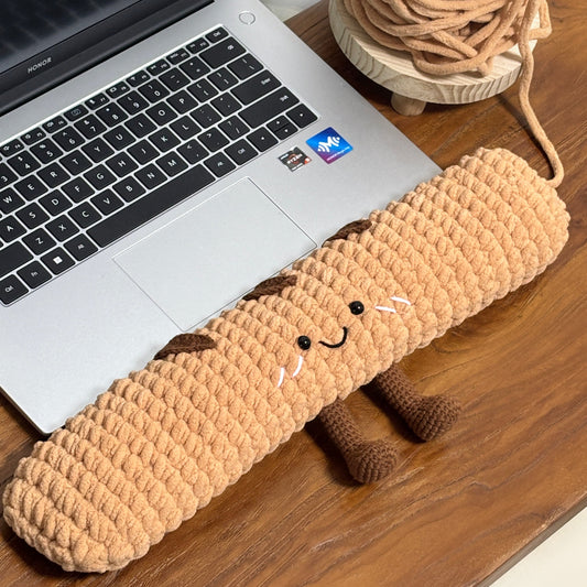 Cute keyboard baguette wrist rest, soft yarn, homemade gift for boyfriend, wrist pad, knitting material kit, finished product.