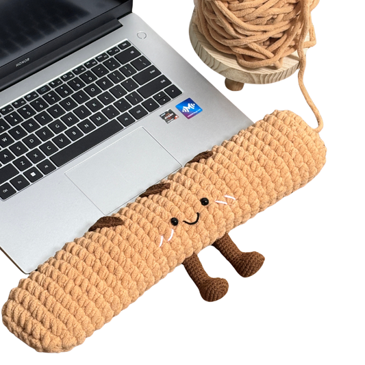 Cute keyboard baguette wrist rest, soft yarn, homemade gift for boyfriend, wrist pad, knitting material kit, finished product.