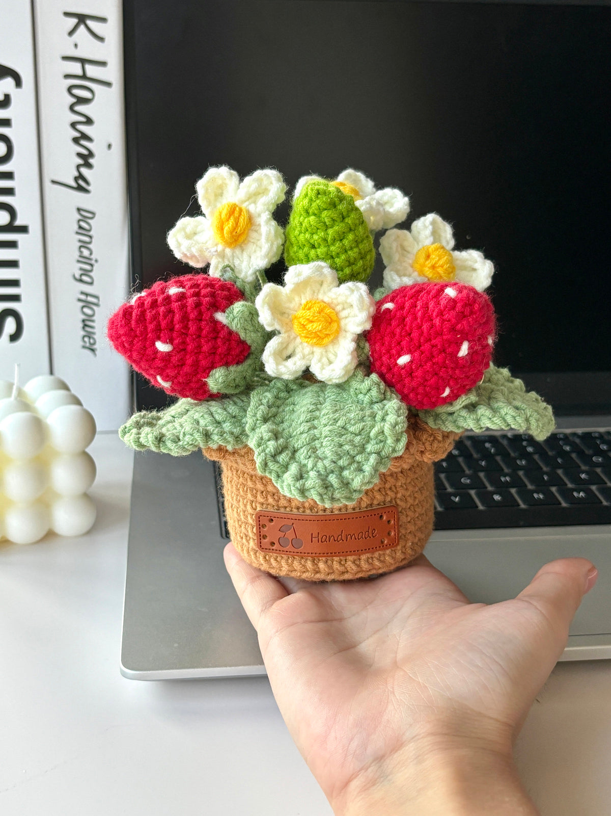 DIY Strawberry Potted Plant and Sunflower Flower Material Kit (Crochet Yarn Ornament)