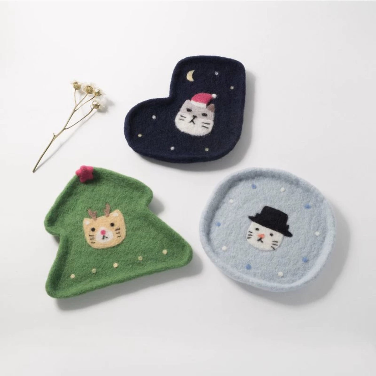 Christmas Cat Felt Coaster Kit with Holiday Decorations