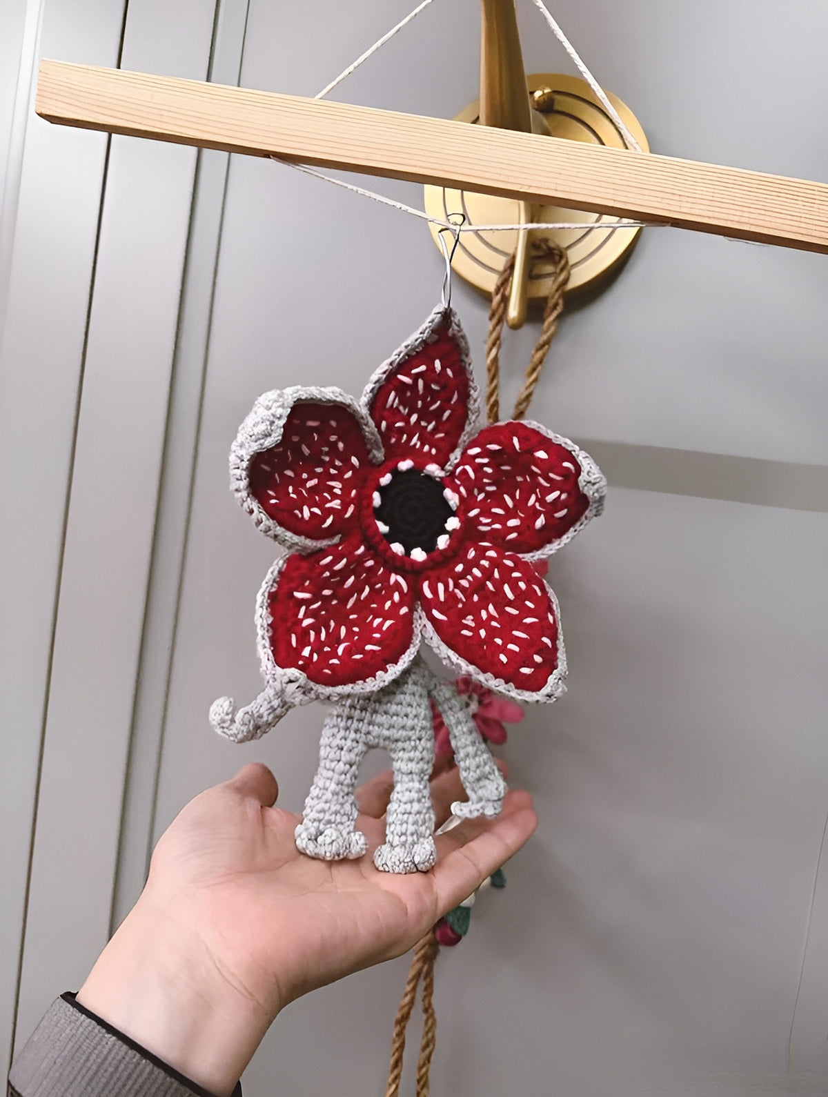 Dada Carnivorous Flower Yarn DIY Crochet Kit - Ornaments, Handmade Gifts, Time-Killing and Entertainment