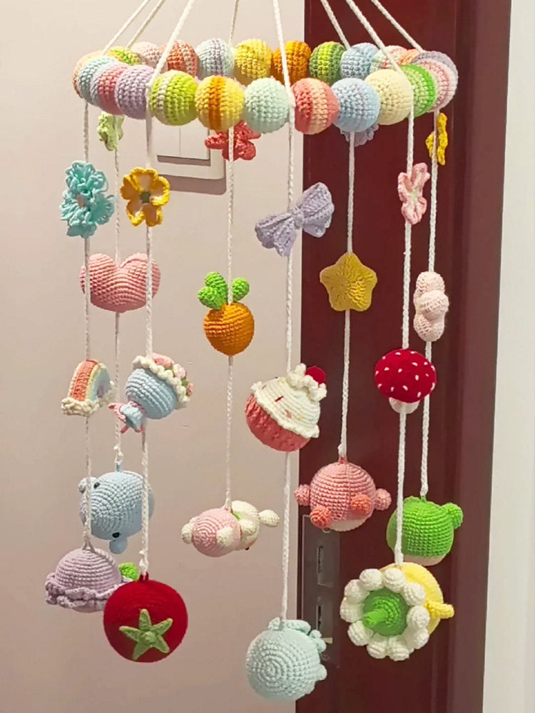DIY materials for hand-knitting baby crib mobiles and crochet hooks