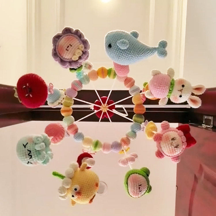 DIY materials for hand-knitting baby crib mobiles and crochet hooks