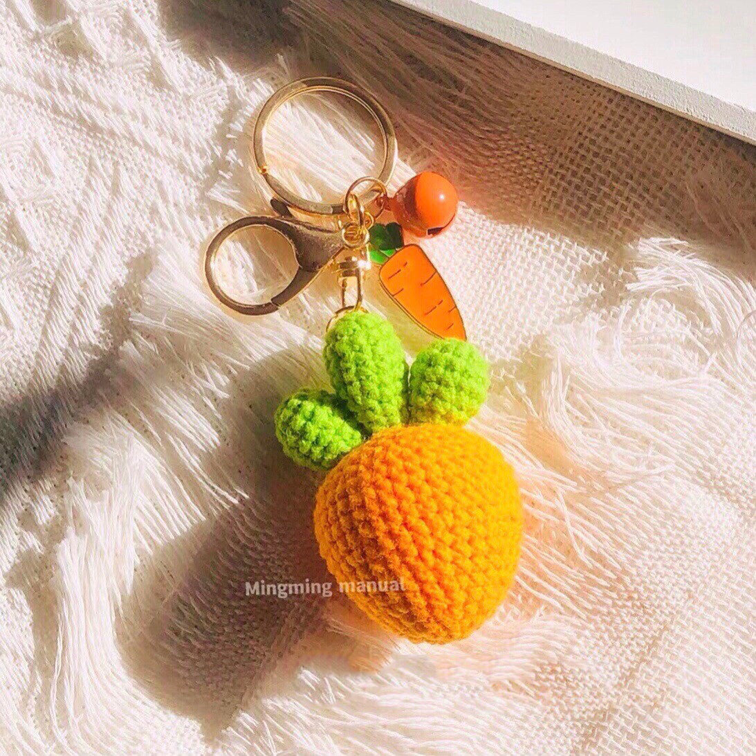 Finished Hand-Knitted Accessories: Keychains, Bag Charms, and Mobile Phone Pendants