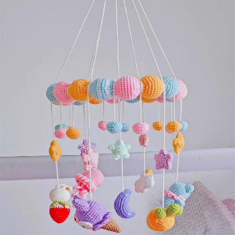DIY materials for hand-knitting baby crib mobiles and crochet hooks