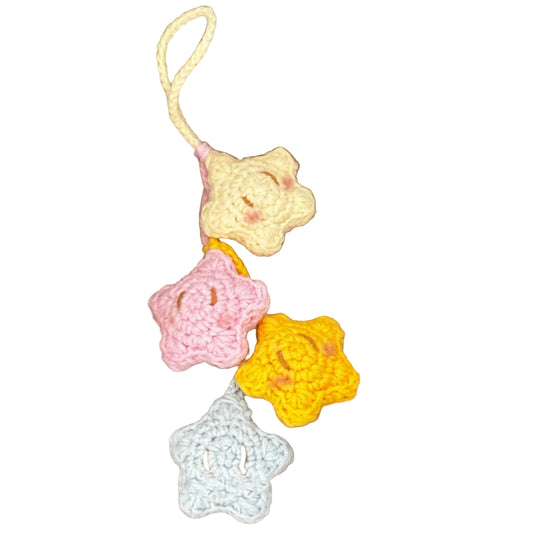 Crocheted star-shaped keychain on a cardboard surface