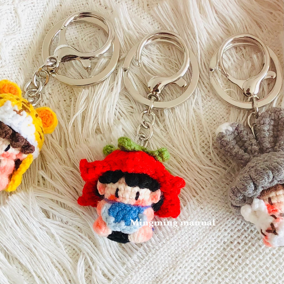 Finished Hand-Knitted Accessories: Keychains, Bag Charms, and Mobile Phone Pendants