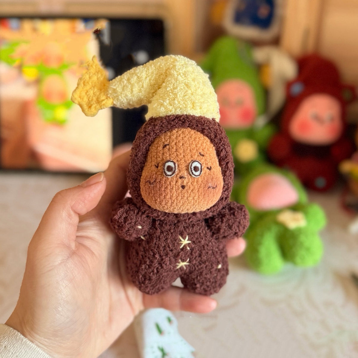 DIY yarn gifts, crochet dolls, star figures, DIY kits, keychains, pendants