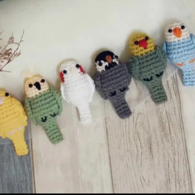 Beginner DIY craft kit,crochet hooks, cute realistic parrot pendant, keychain, gift.