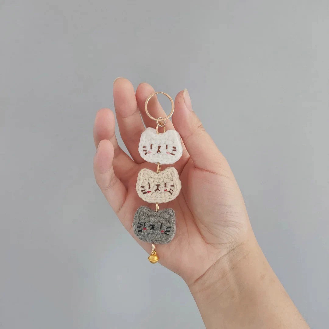 DIY Kit for Crocheting Cat and Fish Bag Hangers, Handmade Taiyaki Keychains and Gifts