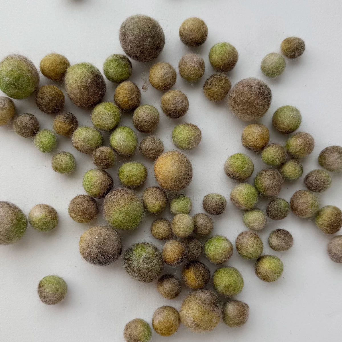 Gradient Dyed Multicolor Handmade Solid Pure Wool Felt Balls